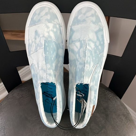 NWT MADDOX SKYHD BLOWFISH SNEAKERS - Picture 3 of 8